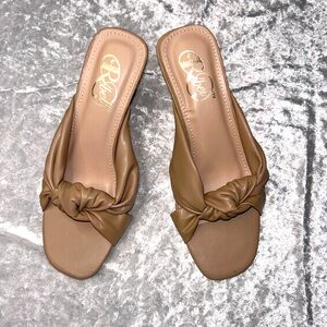 TAUPE KNOT FRONT KITTEN HEEL